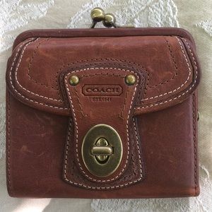 COACH gorgeous saddle leather wallet